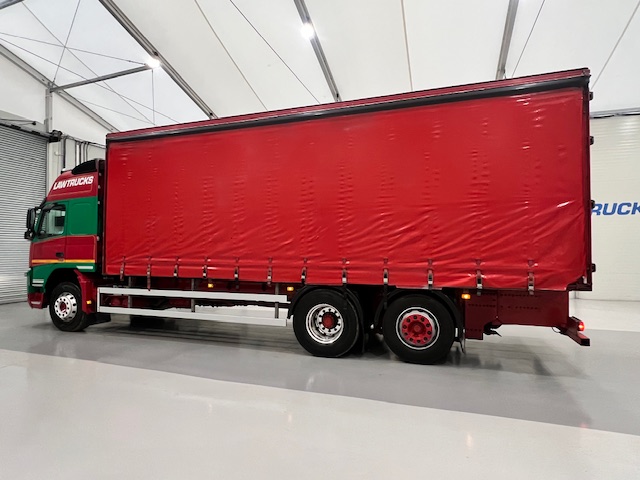 Volvo FM 450 6×2 Sleeper Cab Curtainsider