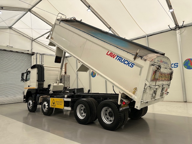 Volvo FM 410 8×4 Sleeper Cab Tar Spec Tipper