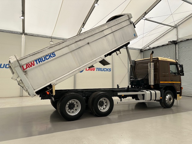 Volvo FM9 300 6×4 Sleeper Cab Tipper Manual