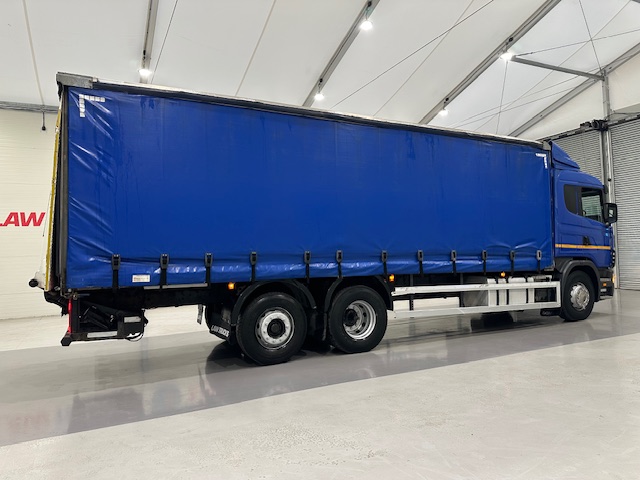 Scania 114 340 6×2 Rear Lift Sleeper Cab Curtainsider