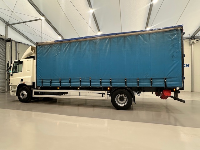 DAF CF65 220 Sleeper Cab Curtainsider Manual