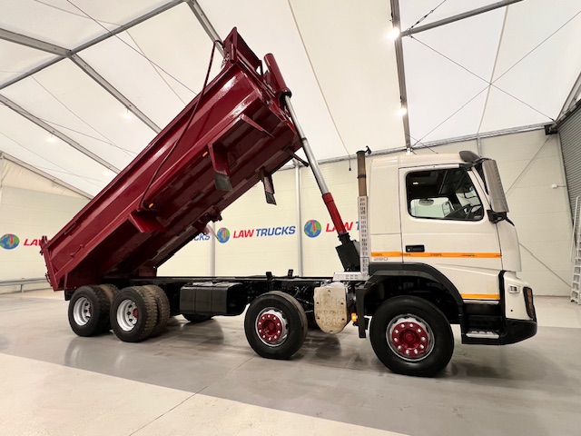 Volvo FMX 380 8×4 Day Cab Steel Tipper
