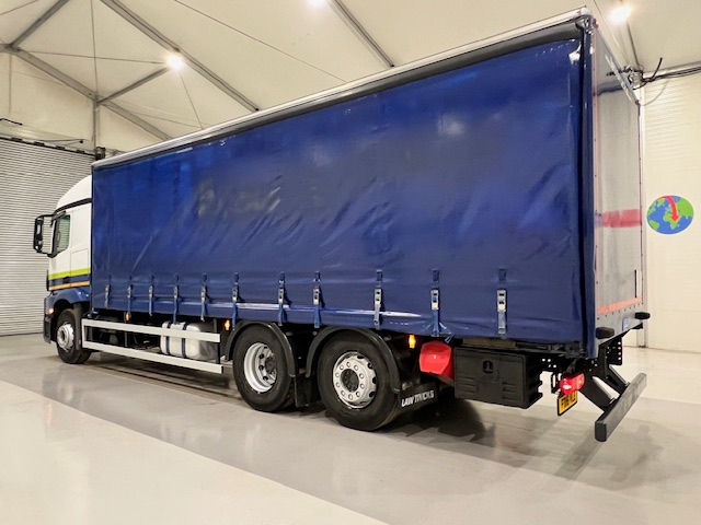 Mercedes Actros 2530 6×2 Sleeper Cab Curtainsider