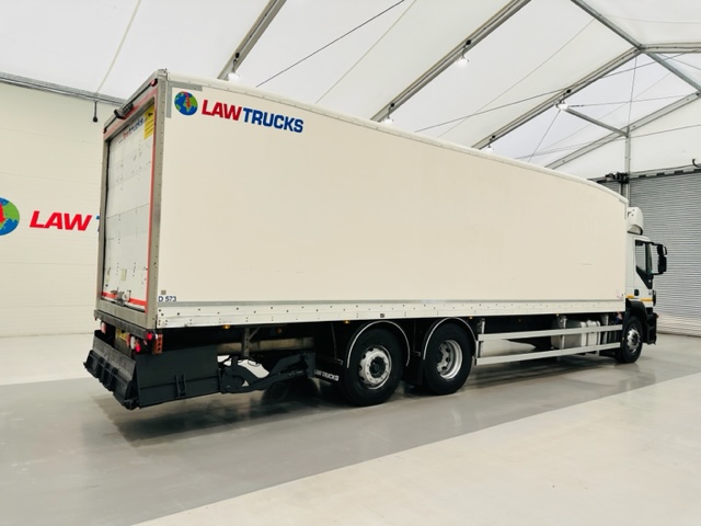 Iveco Stralis 310 AT 6×2 Box Van
