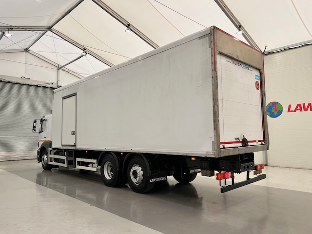 Mercedes Axor 2529 6×2 Rear Lift Sleeper Cab Fridge Box