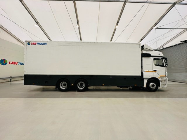 Mercedes 2543 6×2 10 Tyre Rear Lift Sleeper Cab Box Van