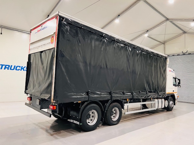 Volvo FM9 260 10 Tyre Sleeper Cab Curtainsider