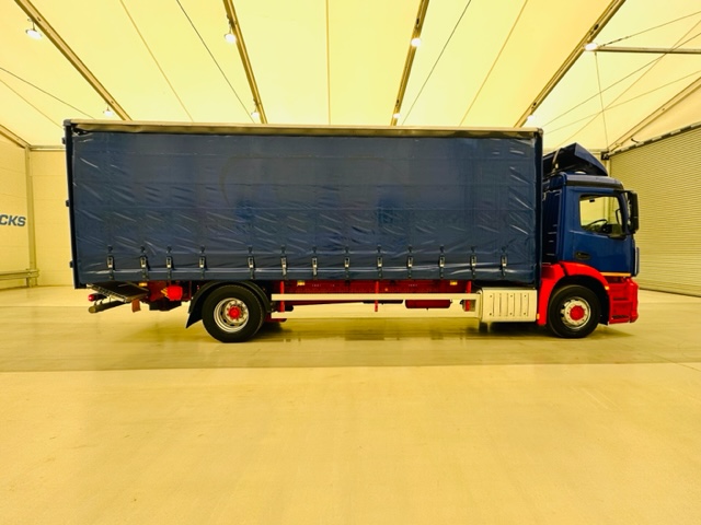 Mercedes Actros 1824 Day Cab Curtainsider