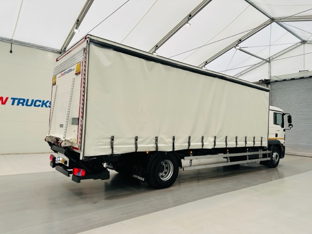 MAN TGM 18.250 Sleeper Cab Curtainsider