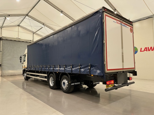 DAF CF 330 6×2 Rear Lift Sleeper Cab Curtainsider