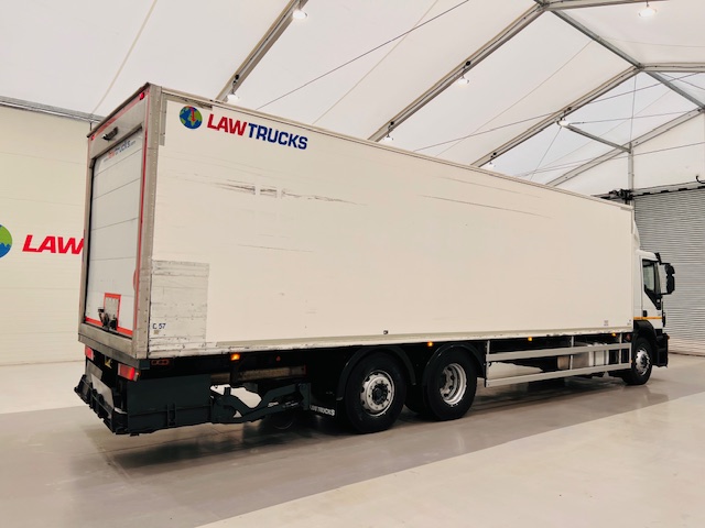 Iveco Stralis 310 AT 6×2 Box Van