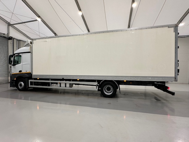 Mercedes Actros 1830 Sleeper Cab Box Van
