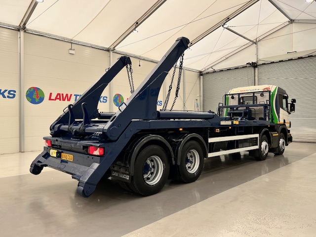 Scania P370 8×4 Sleeper Cab Skip Loader