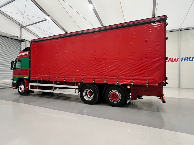 Volvo FM 450 6×2 Sleeper Cab Curtainsider
