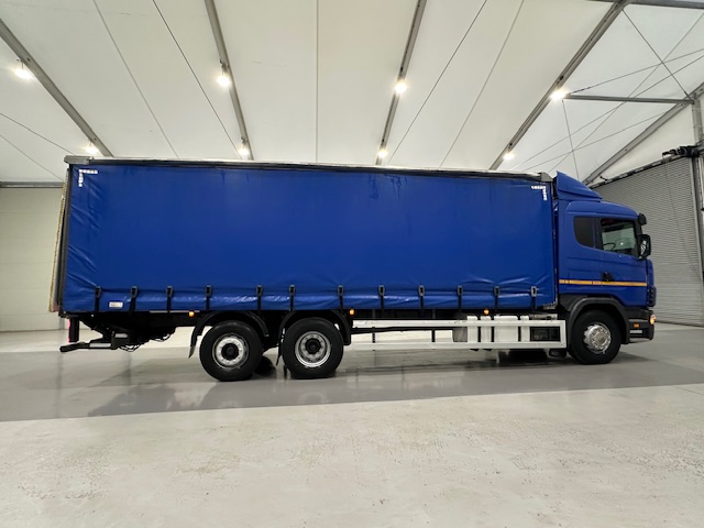 Scania 114 340 6×2 Rear Lift Sleeper Cab Curtainsider