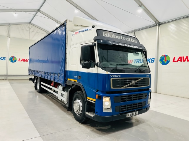 Volvo FM 300 6×2 Sleeper Cab Curtainsider