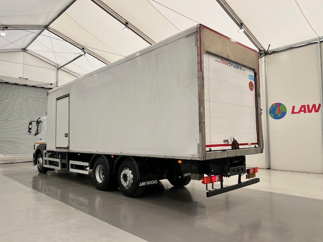 Mercedes Axor 2529 6×2 Rear Lift Sleeper Cab Fridge Box