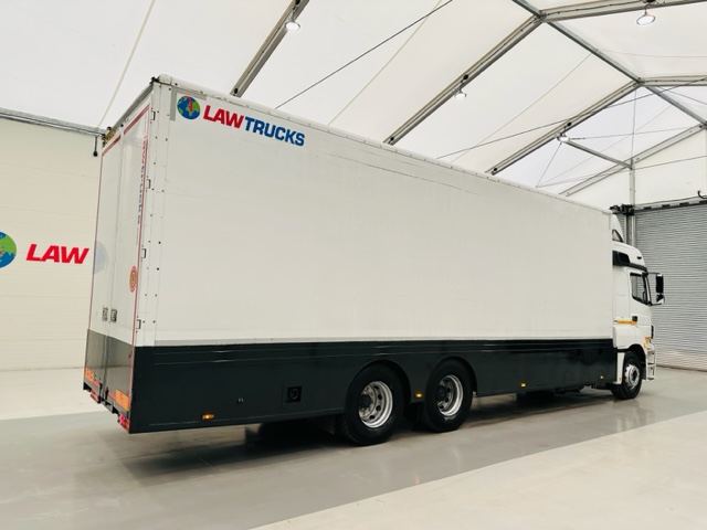 Mercedes 2543 6×2 10 Tyre Rear Lift Sleeper Cab Box Van