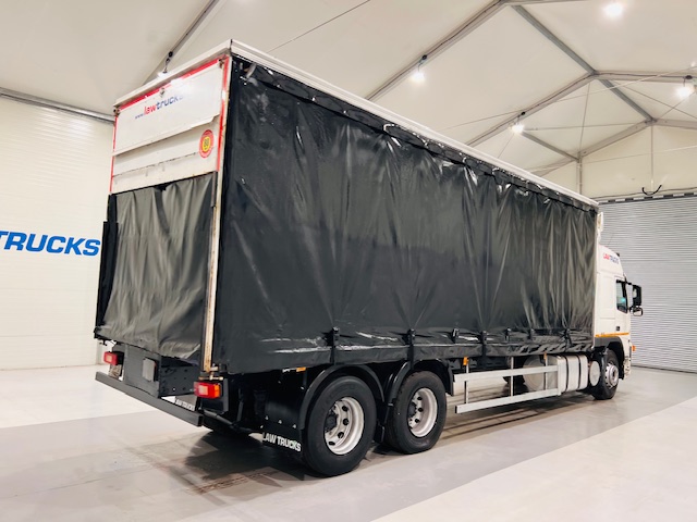 Volvo FM9 260 10 Tyre Sleeper Cab Curtainsider