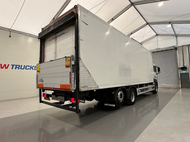 MAN TGS 26.320 6×2 Sleeper Cab Fridge Box