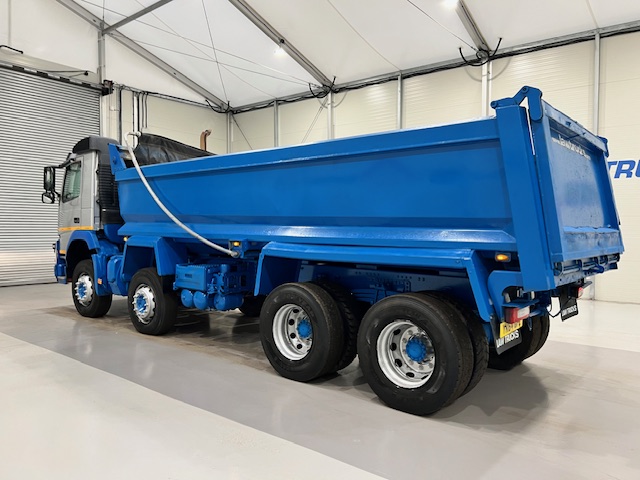 Volvo FMX 410 8×4 Day Cab Steel Tipper