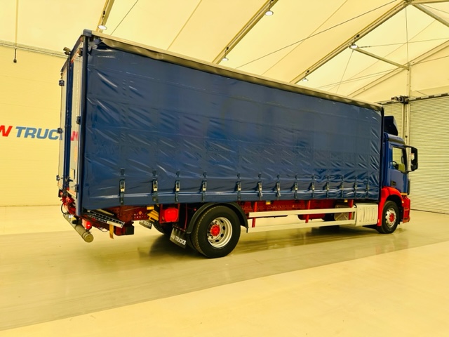 Mercedes Actros 1824 Day Cab Curtainsider