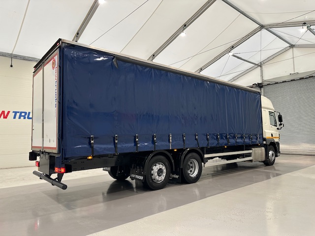 DAF CF 330 6×2 Rear Lift Sleeper Cab Curtainsider