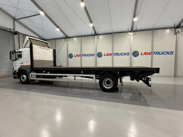 Mercedes Axor 1824 Sleeper Cab Flatbed