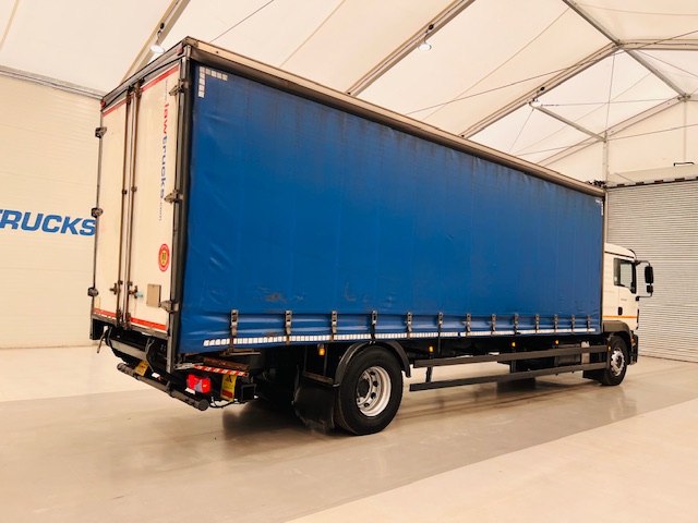 MAN TGM 18.250 Sleeper Cab Curtainsider