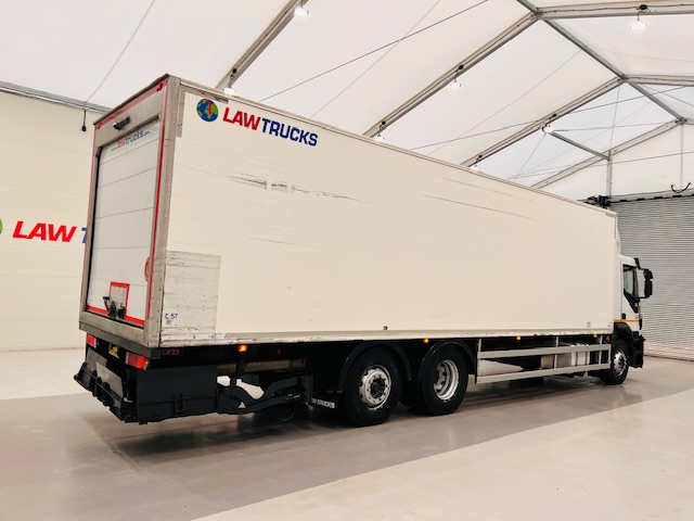 Iveco Stralis 310 AT 6×2 Box Van