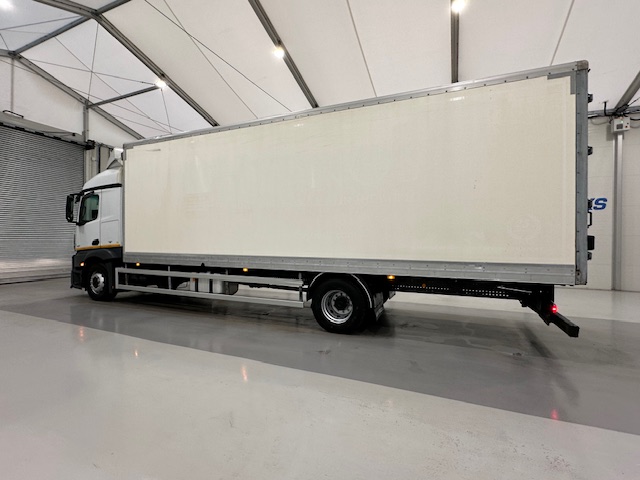 Mercedes Actros 1830 Sleeper Cab Box Van