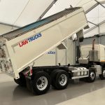 Volvo FM 410 8×4 Sleeper Cab Tar Spec Tipper - thumbnail