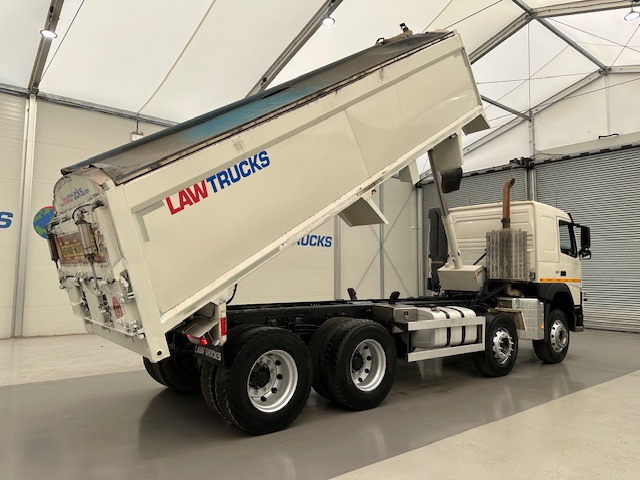 Volvo FM 410 8×4 Sleeper Cab Tar Spec Tipper