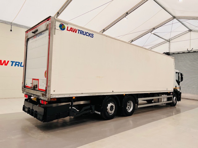 Iveco Stralis 310 AT 6×2 Fridge Box