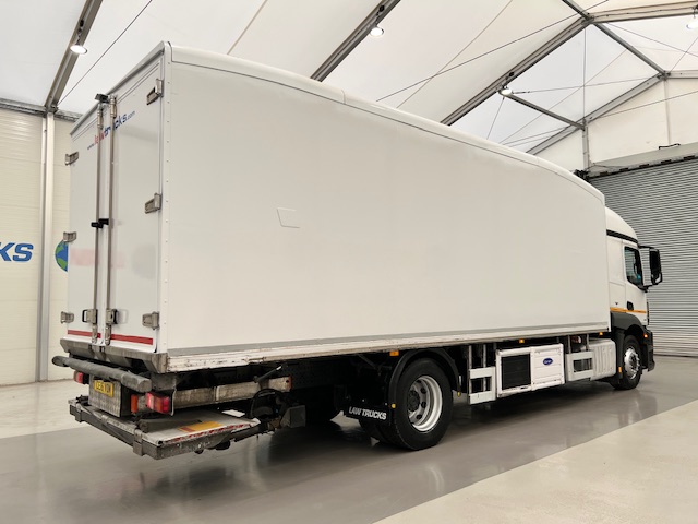 Mercedes Actros 1824 4×2 Sleeper Cab Fridge Box