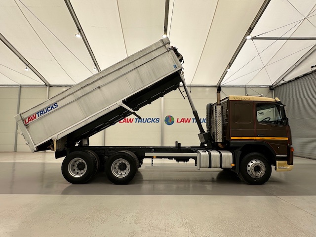 Volvo FM9 300 6×4 Sleeper Cab Tipper Manual