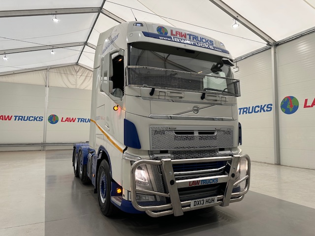 Volvo FH 500 Euro 5 6×2 Tractor Unit Safari Edition