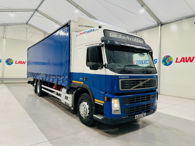 Volvo FM 300 6×2 Sleeper Cab Curtainsider