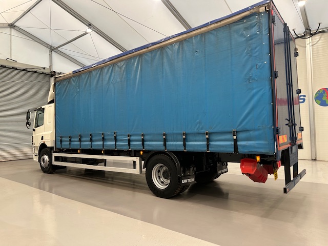 DAF CF65 220 Sleeper Cab Curtainsider Manual