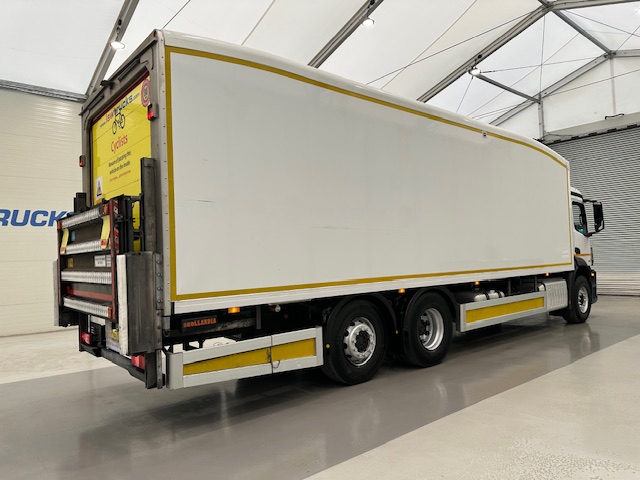 Mercedes Antos 2532 6×2 Rear Lift Day Cab Fridge Box