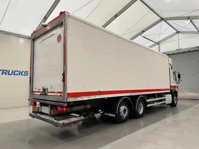 DAF CF 370 6×2 Sleeper Cab Fridge Box