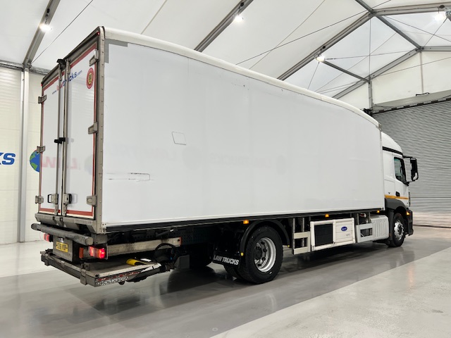 Mercedes Actros 1824 4×2 Sleeper Cab Fridge Box