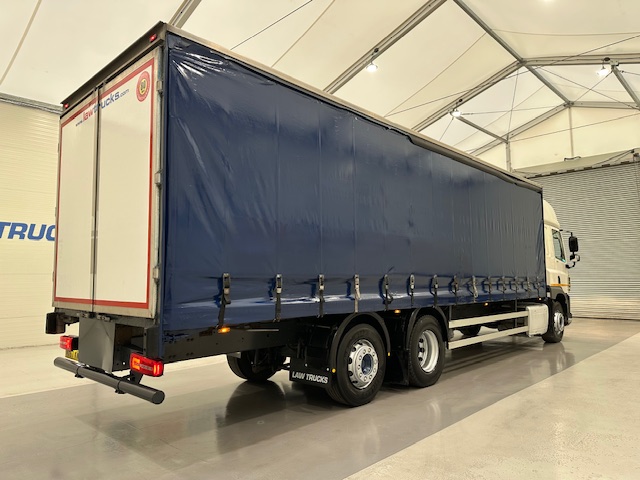 DAF CF 330 6×2 Rear Lift Sleeper Cab Curtainsider
