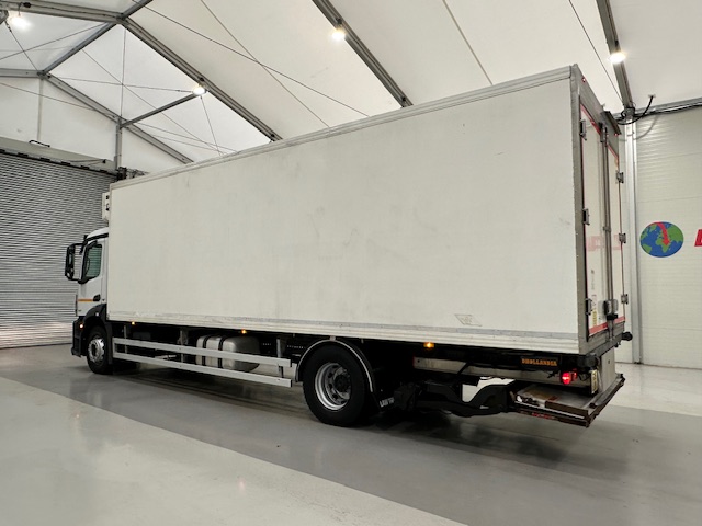 Mercedes Antos 1827 Day Cab Fridge Box