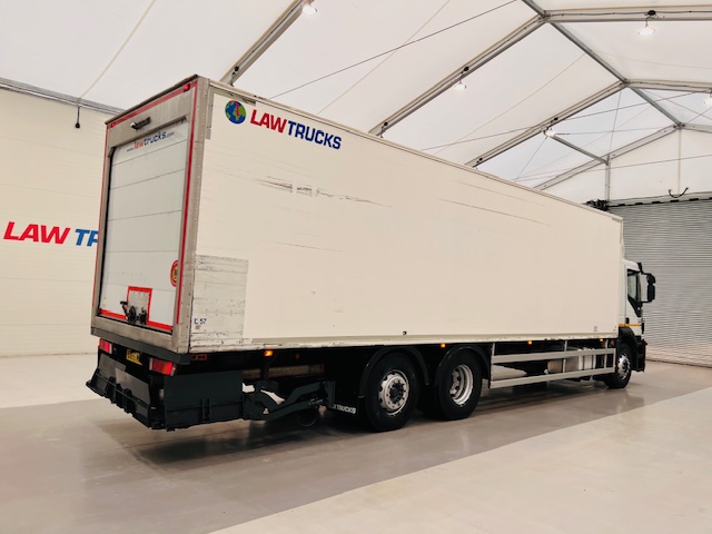 Iveco Stralis 310 AT 6×2 Box Van