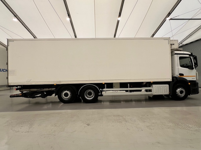 Mercedes Actros 2532 6×2 Rear Lift Day Cab Fridge Box