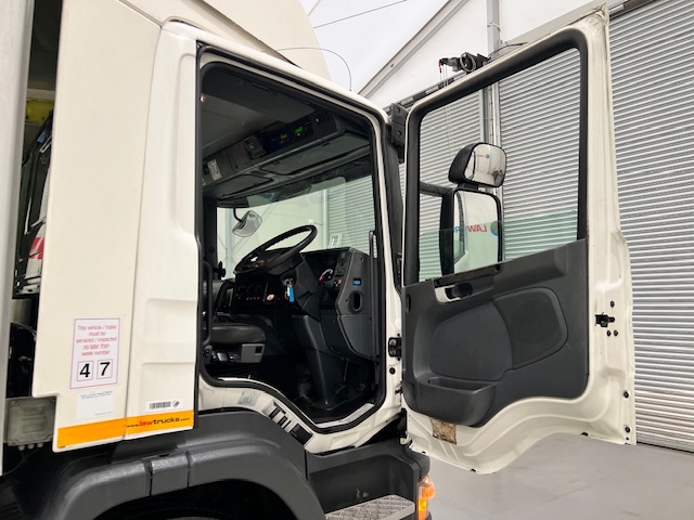 Scania P280 6×2 Rear Lift Day Cab Fridge Box