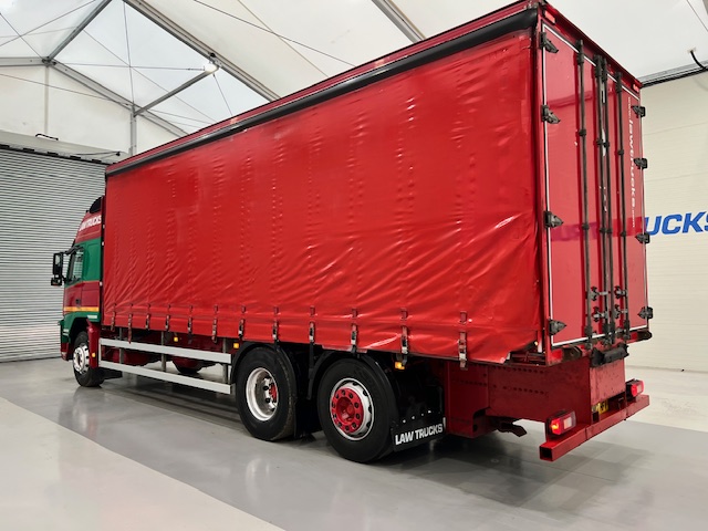 Volvo FM 450 6×2 Sleeper Cab Curtainsider