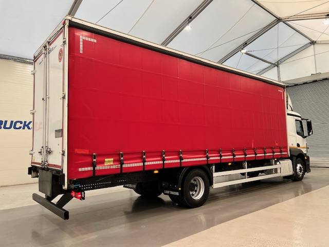 Mercedes Actros 1824 4×2 Sleeper Cab Curtainsider