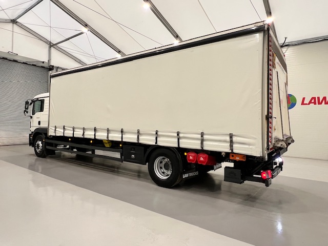 MAN TGM 18.250 4×2 Sleeper Cab Curtainsider